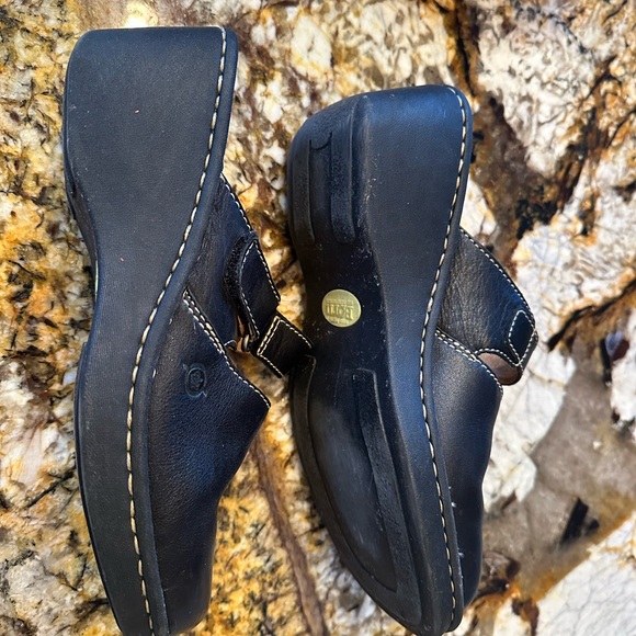 Born Clogs - Picture 3 of 4